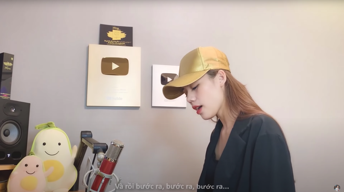 Còn bạn, bạn nghĩ sao về bản cover này?.