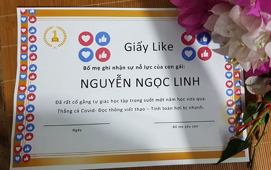 Phụ huynh sáng tạo 'giấy like' và tổ chức luôn lễ bế giảng tại nhà để động viên 2 cô con gái nhận 'mưa' lời khen Ảnh 2