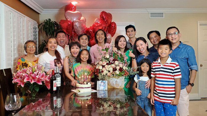 Dù không tổ chức lớn nhưng gia đình Việt Hương đã có một ngày đặc biệt trọn vẹn bên cạnh nhau