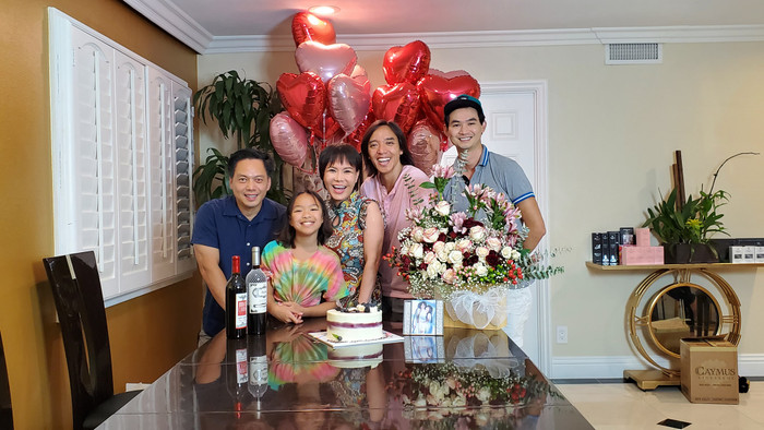 Ai nấy đều bày tỏ sự ngưỡng mộ tới hôn nhân hạnh phúc ngọt ngào của vợ chồng nữ nghệ sĩ