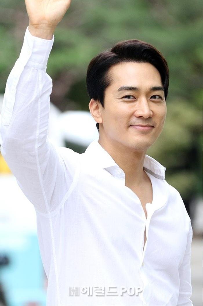 Song Seung Hun - Jo In Sung: Tài tử 'ế vợ' tuổi 40, hút hồn triệu trái tim phái nữ sau 20 năm 'Trái tim mùa Thu' và 'Classic' Ảnh 8