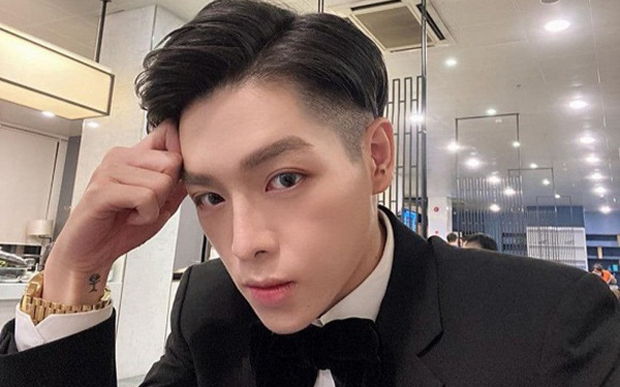 Đức Phúc khoe ảnh selfie 'tóc vuốt vuốt' đẹp trai vô đối nhưng dân mạng quan tâm thêm chiếc cằm nhọn Ảnh 2