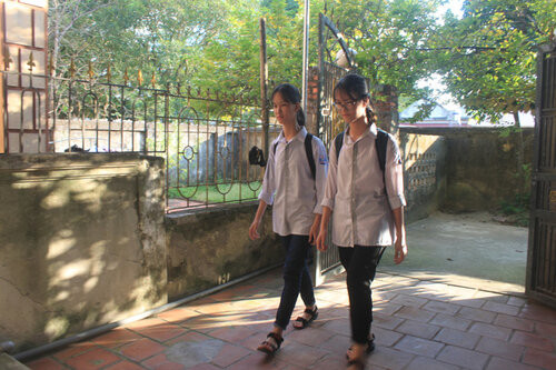 Hai bé Cúc - An đang phát triển khỏe mạnh như bạn bè cùng trang lứa.