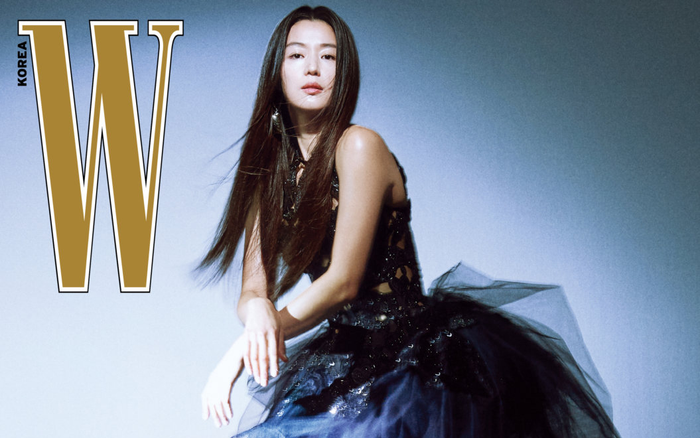 'Mợ chảnh' Jeon Ji Hyun hóa phù thủy bí ẩn trên tạp chí W: Sang, xinh và sắc sảo! Ảnh 2