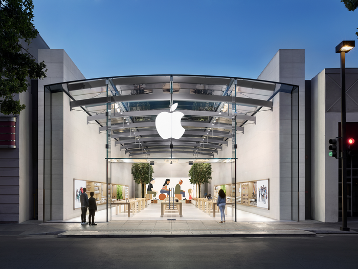 Apple đang điều chỉnh kế hoạch cho nhân viên tiếp tục làm việc từ xa tại nhà sau khi dịch bệnh Covid-19 có dấu hiệu bùng phát trở lại. (Ảnh: Apple)