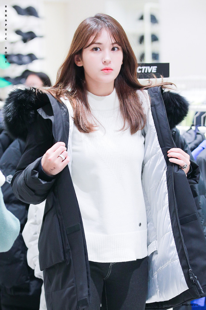 Jeon Somi comeback: Từ Quán quân 'Produce 101' đến nữ nhân bị ghẻ lạnh, liệu có thành công? Ảnh 9