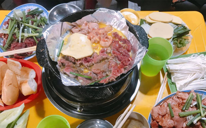 Tranh cãi chuyện người mẹ mang thức ăn thừa ở quán về khiến cô con gái giận dỗi Ảnh 2