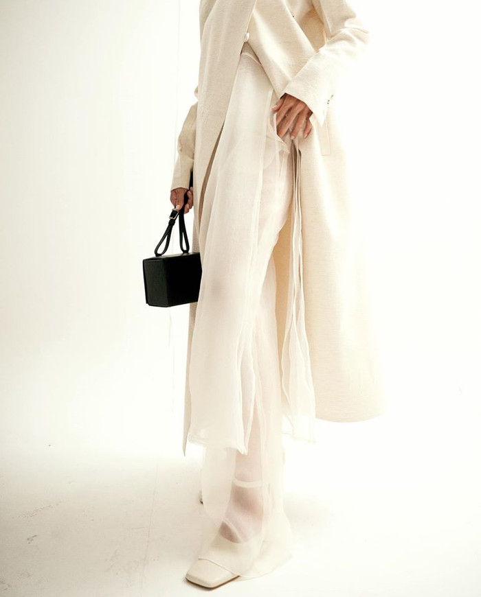 Khó tím ở anh các sáng tạo hoạ tiết, Lâm Gia Khang muốn tự để vải vóc, màu trung tính và chất liệu kể nên câu chuyện của mình. 