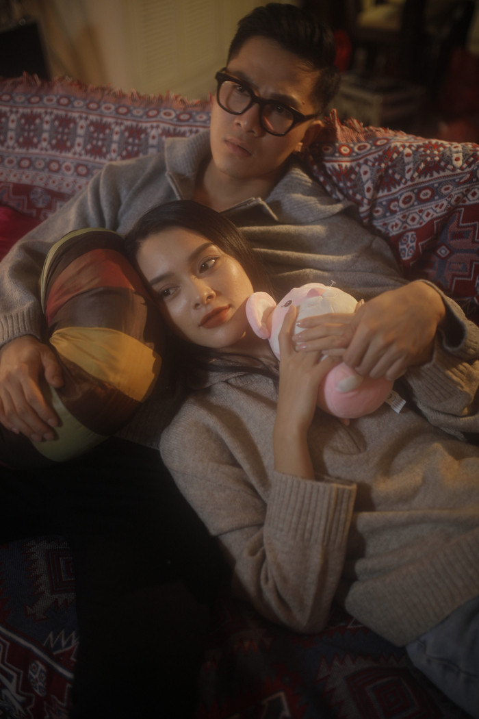 Trong khi đó, Quỳnh Lương lại là 'nữ phụ đam mỹ' trong MV Tự tâm của Nguyễn Trần Trung Quân.