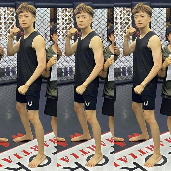 Tuy nhiên fan hâm mộ không khỏi lo lắng khi Ngô Kiến Huy giảm cân quá đà khiến đôi chân ngày càng giống 'củi khô'