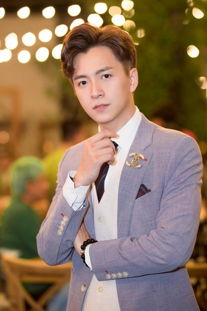 Fan lo lắng khi Ngô Kiến Huy giảm cân quá đà khiến đôi chân ngày càng giống 'củi khô' Ảnh 3