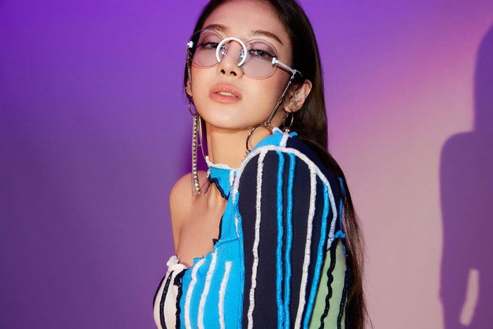 Bao năm qua, đến giờ fan SNSD mới biết được... màu tóc thật của Hyoyeon Ảnh 7