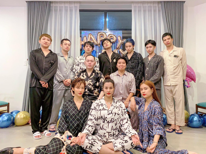 Hình ảnh có phần tròn lên của Ông Cao Thắng trong chuyến du lịch cùng nhóm bạn vừa qua.