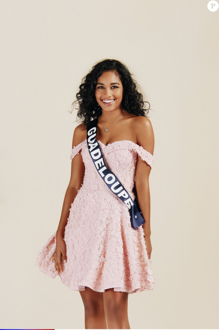 Clémence Botino - Pháp.