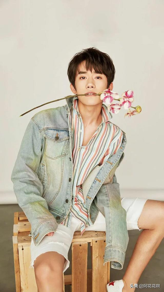 Dịch Dương Thiên Tỉ đăng ảnh mừng 7 năm dùng Weibo, trưởng thành rất nhiều khi so sánh với ảnh cũ Ảnh 8