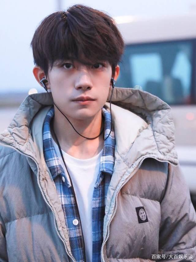 Dịch Dương Thiên Tỉ đăng ảnh mừng 7 năm dùng Weibo, trưởng thành rất nhiều khi so sánh với ảnh cũ Ảnh 9