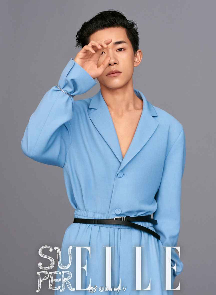 Dịch Dương Thiên Tỉ đăng ảnh mừng 7 năm dùng Weibo, trưởng thành rất nhiều khi so sánh với ảnh cũ Ảnh 10