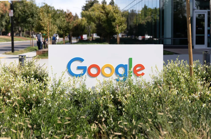 Với các công ty có nguồn thu từ quảng cáo như Google, dữ liệu người dùng là tài sản quý giá nhất. Ảnh: CNET