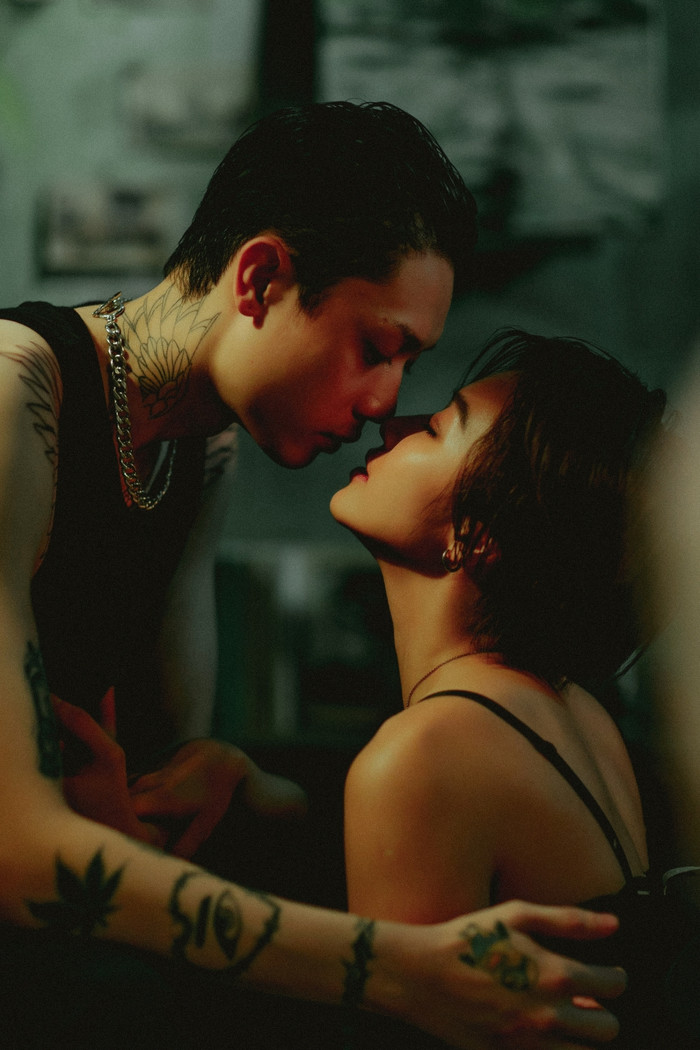 Ngập cảnh nóng trong MV chưa đủ, Khả Ngân tung tiếp bộ ảnh cực tình bên nam chính Ảnh 6