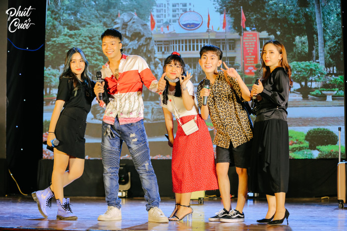 Những khoảnh khắc đầy cảm xúc tại đêm nhạc 'Phút cuối 2020' tri ân sinh viên khóa cuối Học viện Báo chí và Tuyên truyền Ảnh 4