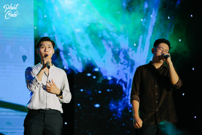 Bài hát Cảm ơn và xin lỗi với phần thể hiện xúc động của những chàng trai đội hát.