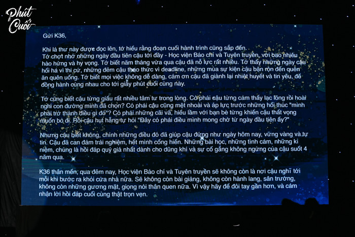 Khoảnh khắc bức thư gửi khoá 36 xuất hiện trên màn led khiến người xem phải rơi nước mắt vì xúc động.