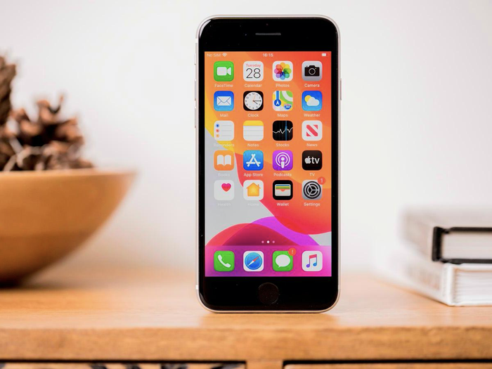 iPhone SE 2020 được bán chính hãng tại Việt Nam vào đầu tháng 6 với giá mức khởi điểm là 12,9 triệu đồng. (Ảnh: Techadvisor)