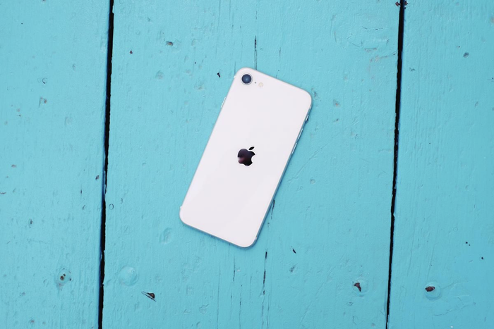 Dòng iPhone này được cho là có giá khởi điểm chỉ từ 200 USD (khoảng 4.6 triệu đồng). (Ảnh minh hoạ: Jason Cipriani/ZDNet)