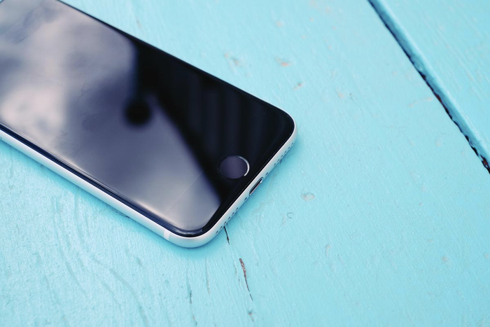 iPhone giá 200 USD dự kiến sẽ giúp cho Apple tăng thêm sự hiện diện của mình ở phân khúc giá rẻ, đặc biệt là tại những đất nước đang phát triển, người dân có thu nhập thấp. (Ảnh: Jason Cipriani/ZDNet)