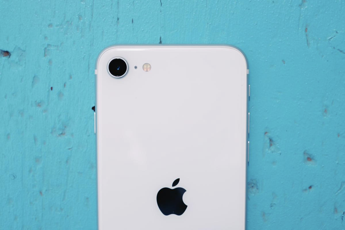 iPhone SE 2 Plus sẽ thiết kế tương tự iPhone 8 Plus và kích thước màn hình 5,5 inch. (Ảnh: Jason Cipriani/ZDNet)