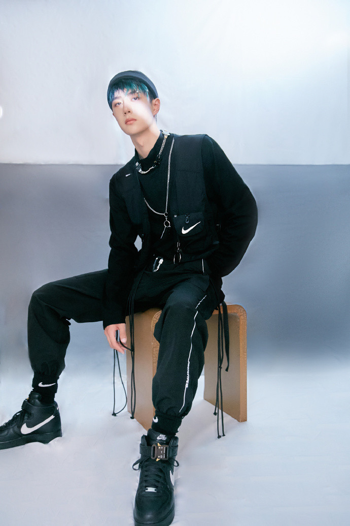 Vương Nhất Bác biến thành 'em bé' dễ thương sau những bước nhảy cool ngầu trong 'Bước nhảy đường phố 3' Ảnh 16