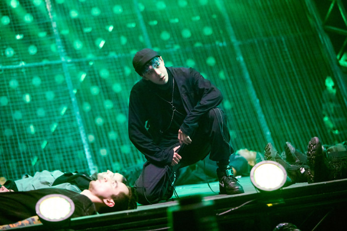 Vương Nhất Bác biến thành 'em bé' dễ thương sau những bước nhảy cool ngầu trong 'Bước nhảy đường phố 3' Ảnh 18