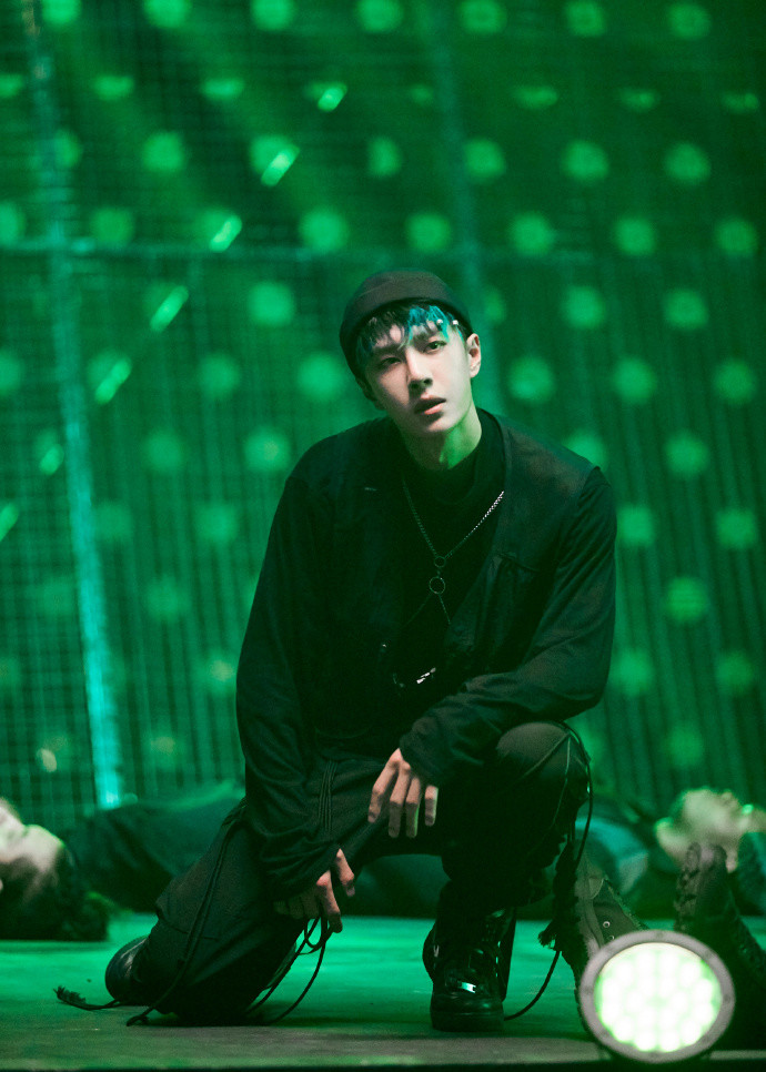 Vương Nhất Bác biến thành 'em bé' dễ thương sau những bước nhảy cool ngầu trong 'Bước nhảy đường phố 3' Ảnh 19