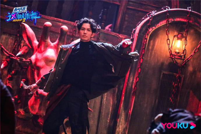 Vương Nhất Bác biến thành 'em bé' dễ thương sau những bước nhảy cool ngầu trong 'Bước nhảy đường phố 3' Ảnh 11