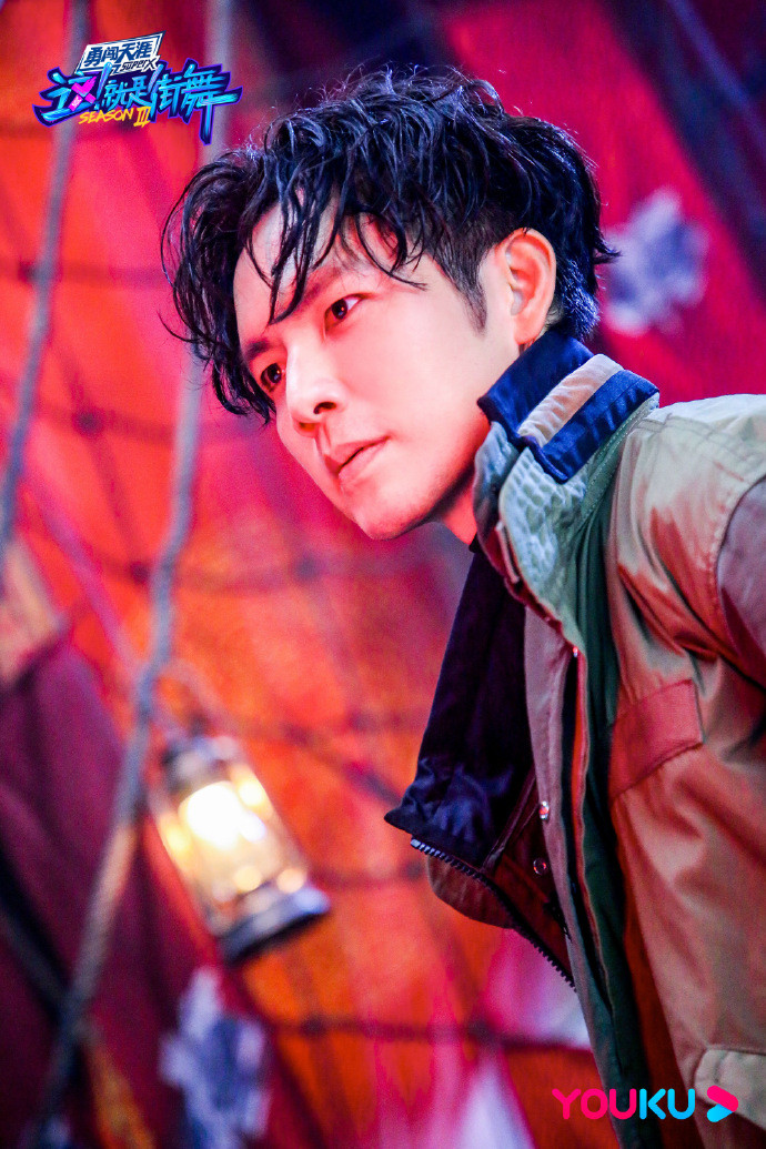 Vương Nhất Bác biến thành 'em bé' dễ thương sau những bước nhảy cool ngầu trong 'Bước nhảy đường phố 3' Ảnh 12