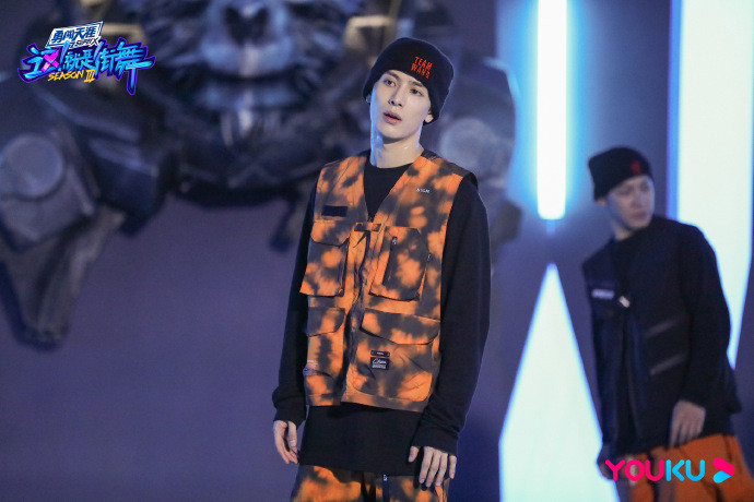 Vương Nhất Bác biến thành 'em bé' dễ thương sau những bước nhảy cool ngầu trong 'Bước nhảy đường phố 3' Ảnh 7