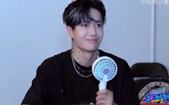 Vương Nhất Bác biến thành 'em bé' dễ thương sau những bước nhảy cool ngầu trong 'Bước nhảy đường phố 3' Ảnh 2