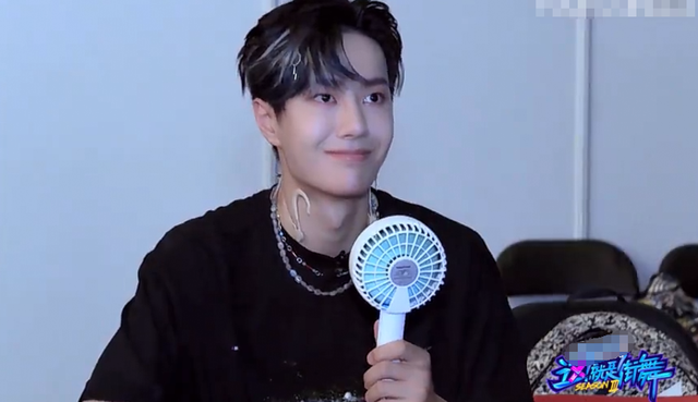 Vương Nhất Bác biến thành 'em bé' dễ thương sau những bước nhảy cool ngầu trong 'Bước nhảy đường phố 3' Ảnh 21