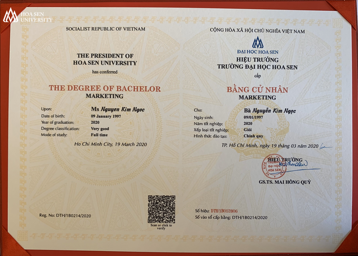 Sinh viên tốt nghiệp được cấp đồng thời bằng tốt nghiệp theo công nghệ blockchain quốc tế có mã QR.