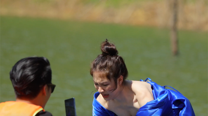 Võ Hoàng Yến nổi đoá với đồng đội, Hòa Minzy loạng choạng trên thuyền giữa hồ trong show thực tế mới 'Đại Chiến Săn Ảnh' Ảnh 3