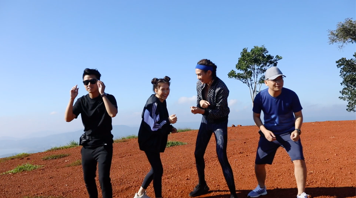 Võ Hoàng Yến nổi đoá với đồng đội, Hòa Minzy loạng choạng trên thuyền giữa hồ trong show thực tế mới 'Đại Chiến Săn Ảnh' Ảnh 8