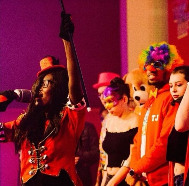 Nghị lực sống phi thường của cô gái ung thư xương bị biến dạng mặt Ảnh 9