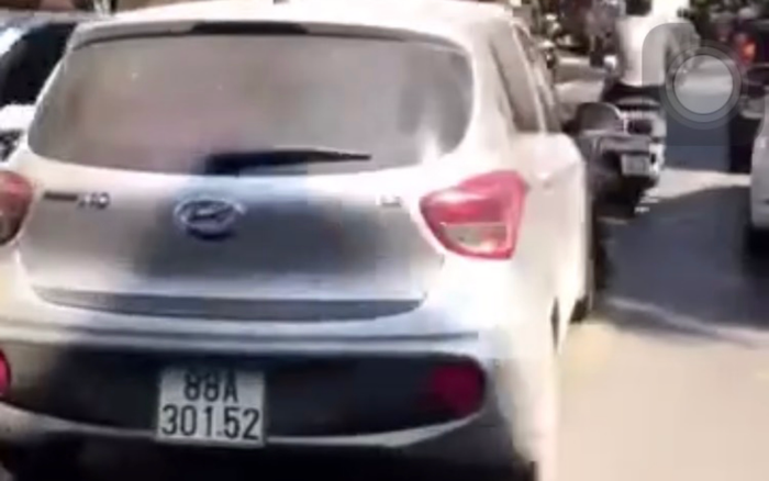 Xác minh ô tô hất cán bộ công an lên nắp capo phóng nhanh trên đường phố Hà Nội Ảnh 2
