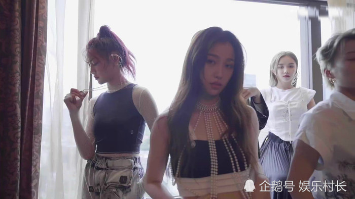 The9 x Nylon 'thả thính' bằng trailer và ảnh: Lưu Vũ Hân cá tính, Ngu Thư Hân trông cao cấp, Hứa Giai Kỳ - Dụ Ngôn tuyệt đẹp Ảnh 10