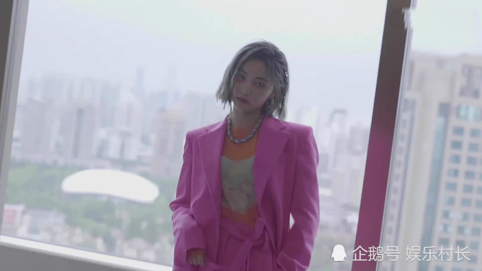 The9 x Nylon 'thả thính' bằng trailer và ảnh: Lưu Vũ Hân cá tính, Ngu Thư Hân trông cao cấp, Hứa Giai Kỳ - Dụ Ngôn tuyệt đẹp Ảnh 13