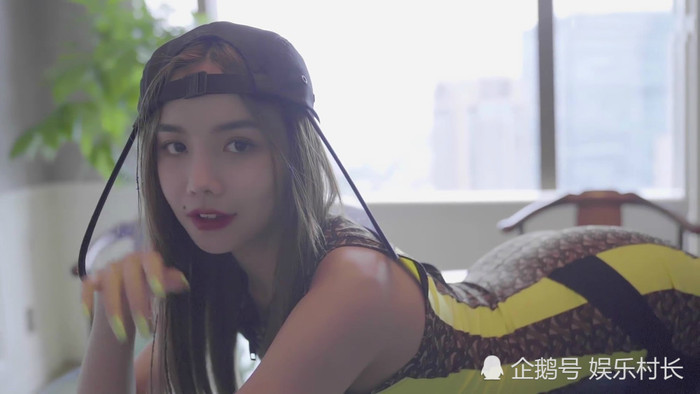 The9 x Nylon 'thả thính' bằng trailer và ảnh: Lưu Vũ Hân cá tính, Ngu Thư Hân trông cao cấp, Hứa Giai Kỳ - Dụ Ngôn tuyệt đẹp Ảnh 17