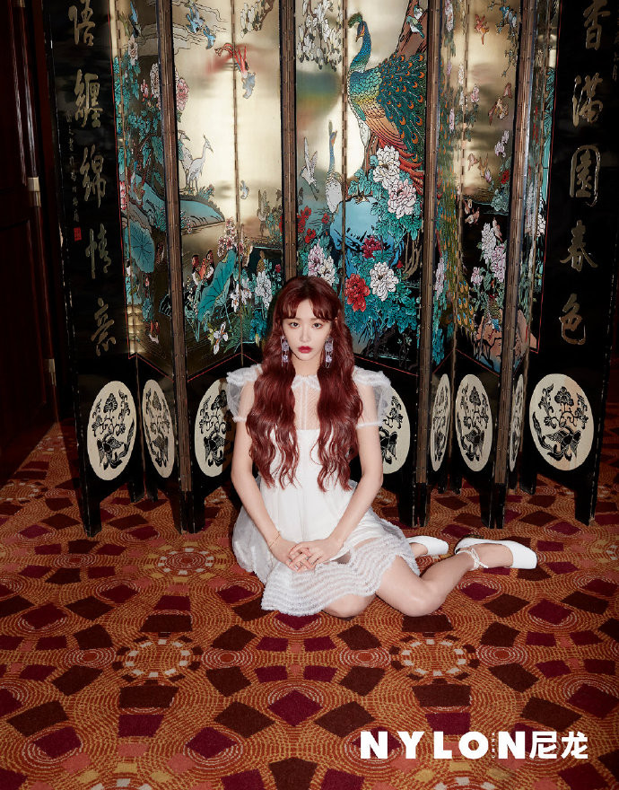 The9 x Nylon 'thả thính' bằng trailer và ảnh: Lưu Vũ Hân cá tính, Ngu Thư Hân trông cao cấp, Hứa Giai Kỳ - Dụ Ngôn tuyệt đẹp Ảnh 28