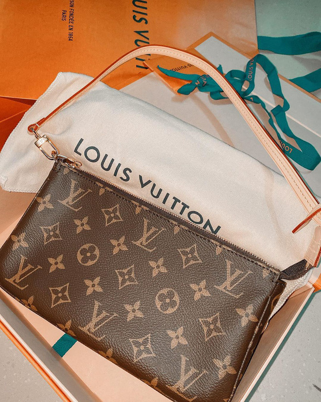 Nếu theo dõi Ngọc Trân, cư dân mạng sẽ không quá ngạc nhiên khi thấy cô nàng tậu đồ hiệu hay vi vu ở những nơi đắt đỏ.