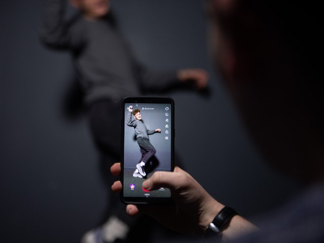 Nội dung hấp dẫn cùng thuật toán gợi ý thông minh là chìa khoá thành công của TikTok. Ảnh: Forbes