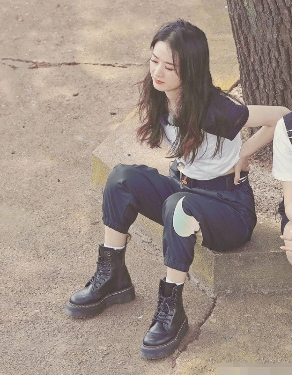 Triệu Lệ Dĩnh tại show 'Nhà hàng Trung Hoa 4': Dáng vẻ mệt mỏi, tay đỡ eo, biểu cảm đau đớn Ảnh 6